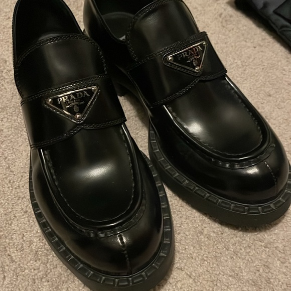 EXCELLENT condition Prada loafer in black. Hardly worn. - Picture 3 of 7